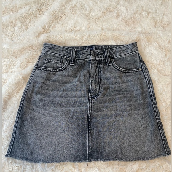 Abercrombie & Fitch Dresses & Skirts - Abercrombie and Fitch gray/black denim skirt size 25